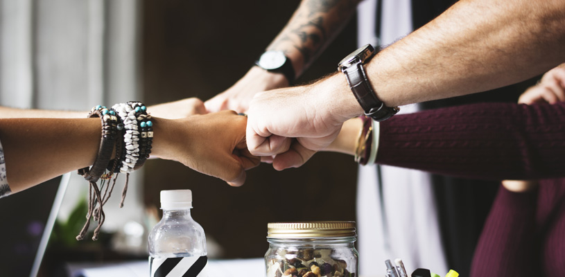 Profesionales de la salud en reunión de trabajo